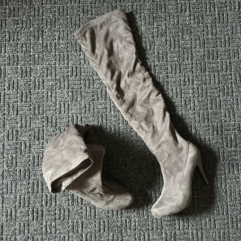 Grey thigh high, heeled boots - Size 7